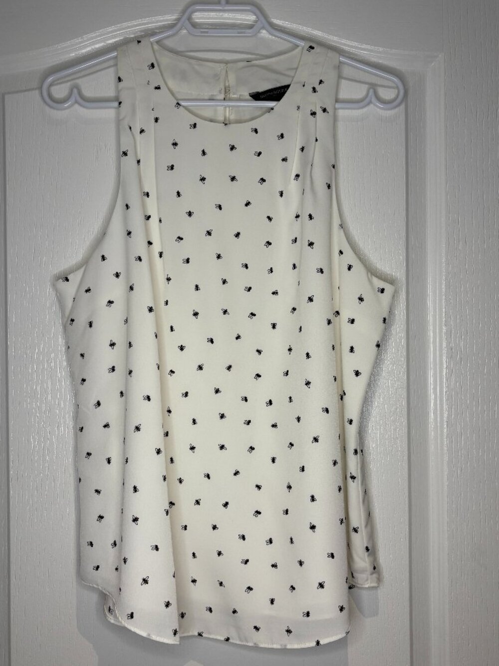 Banana Republic Sleeveless Cream Bumble Bee Design Blouse Large
